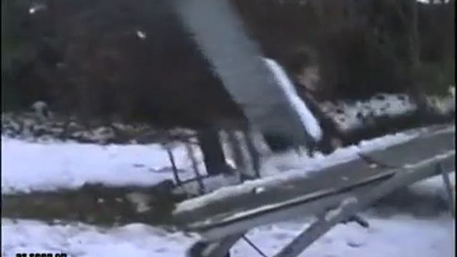 Стол для пинг-понга победил парнишку. смотреть онлайн