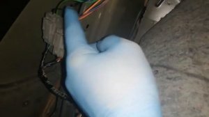 Ford Mondeo 2006г глючит электро замок багажника, как его открыть и восстановить.