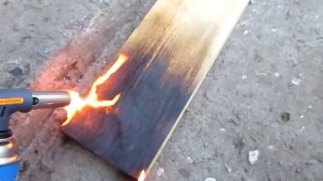 обжигаем дерево.Газовая горелка. Испытание смотреть онлайн