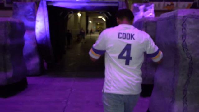 Vikings Fans React To Their Draft Pick! смотреть онлайн