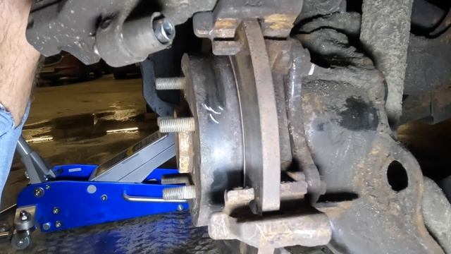 Замена задних колодок- Форд Фокус 3 смотреть онлайн