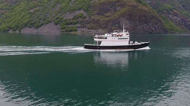 An active fjord, Undredal смотреть онлайн