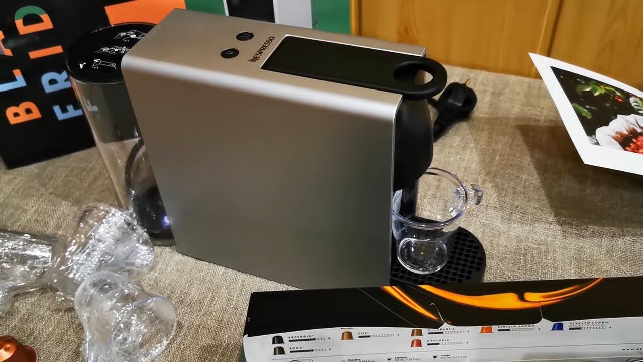 Капсульная кофемашина Nespresso / Nespresso Essenza Mini C30 /Обзор капсульных кофемашин /Кофемашина