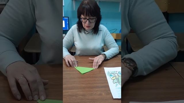 Урок "Кузнечик". Кто это? Как сделать кузнечика из бумаги? смотреть онлайн