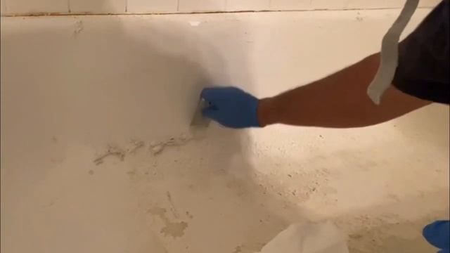 HOW TO Remove PAINT FROM a PEELING BATHTUB | Step by Step Bathtub Stripping and Paint Removal *WOW* смотреть онлайн