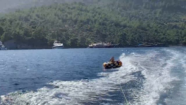 Развлечения на море. ЧЕЛЛЕНДЖ: удержись в бублике! СМОТРЕТЬ ДО КОНЦА! смотреть онлайн