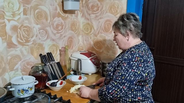 Готовим заливной пирог с куриной грудкой , рисом и яйцом! смотреть онлайн