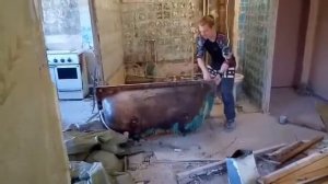 Быстрый демонтаж  чугунной ванны, как сломать