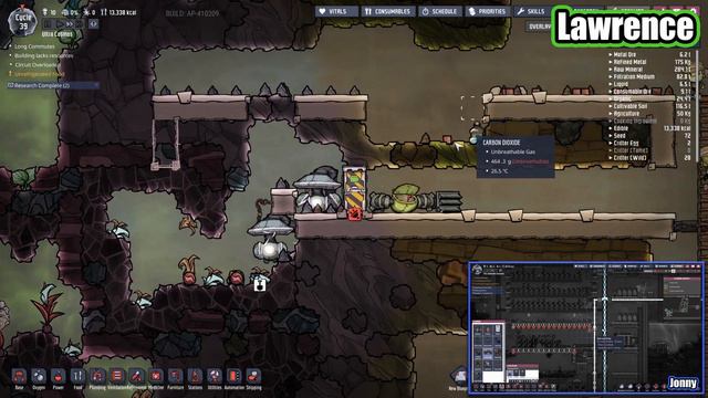 Jonny VS Lawrence! Uh-oh - First fatality :( - #06 - Oxygen Not Included смотреть онлайн