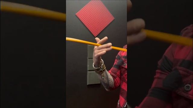 Как крутить барабанные палочки? смотреть онлайн