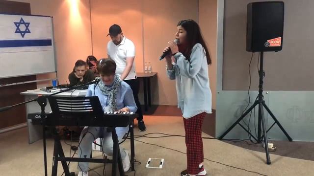 Мой Папа ввел меня в землю ИЗОБИЛИЯ там где молоко и мёд Елизавета Сулейманова прославление хвала смотреть онлайн