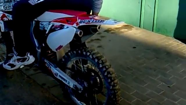 Honda De Cross 250 4 T.mp4