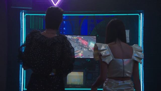 KATE Cast Plays the Kate Video Game for the First Time | Netflix Geeked смотреть онлайн