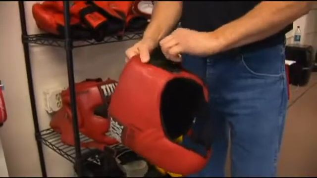 Using Groin Protectors in Boxing смотреть онлайн