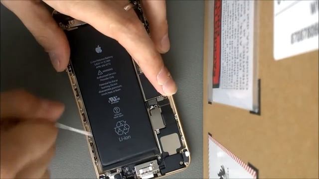 Секрет батарейки iPhone 6 Plus. Как правильно снимать аккумулятор на Apple iPhone 6+. смотреть онлайн