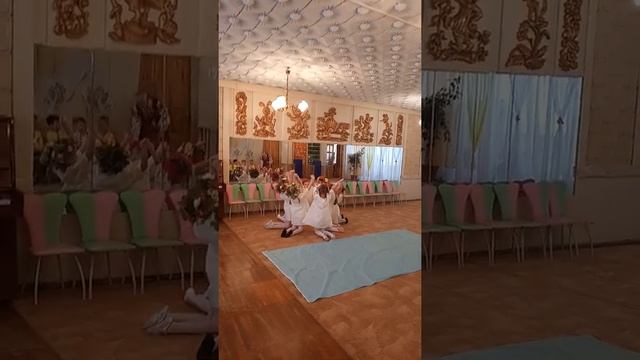Танец "Рэчанька". Исполнение воспитанников старшей группы ГУО "ДЦРР к.п. Нарочь" смотреть онлайн