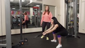 Приседания в кросовере