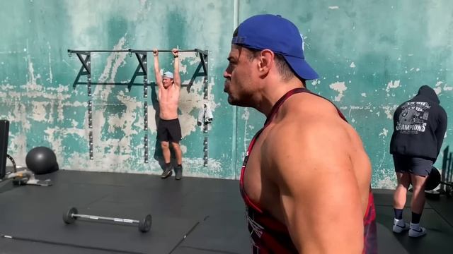 Two Idiot Meatheads DOMINATE underachieving Gold’s Gym Venice members смотреть онлайн