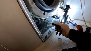 Siemens iq 300. Замена амортизаторов, помпы.