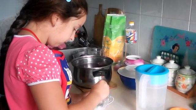 Кашеварим вместе с AstraGirl. Варим кисель. смотреть онлайн