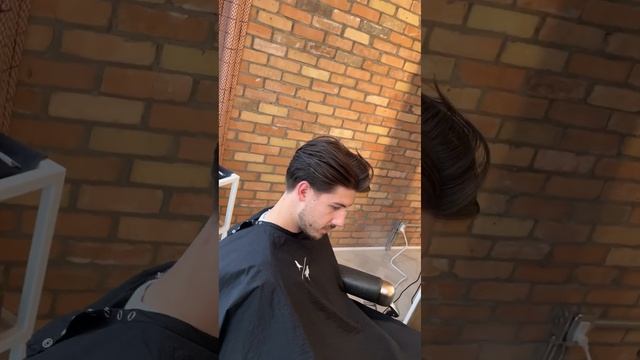 Slicked Back Middle part Hairstyle смотреть онлайн