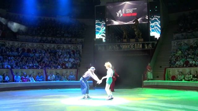 Клоунское трио «Без носков». Реприза «Доска» смотреть онлайн