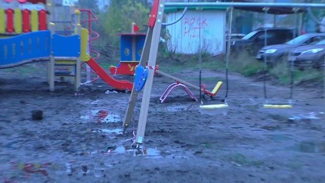 Детская площадка в "Военном городке" смотреть онлайн
