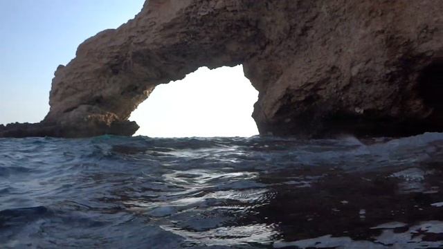 Отдых на Кипре. Сентябрь 2019. Мост любви, вид из воды. смотреть онлайн