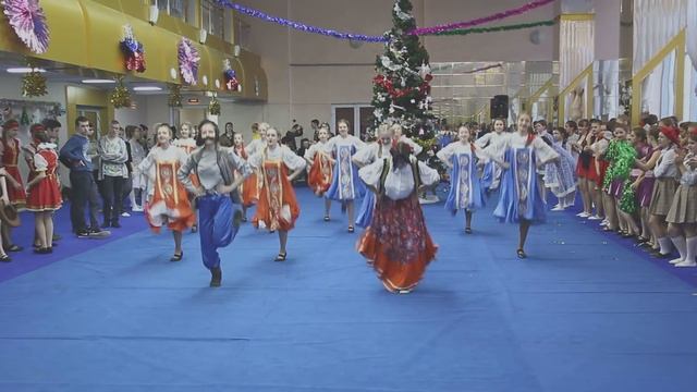 Танец "Дедочек" (Живой океан, 21.12.15) г.Карачев, МБОУ СОШ №5 смотреть онлайн