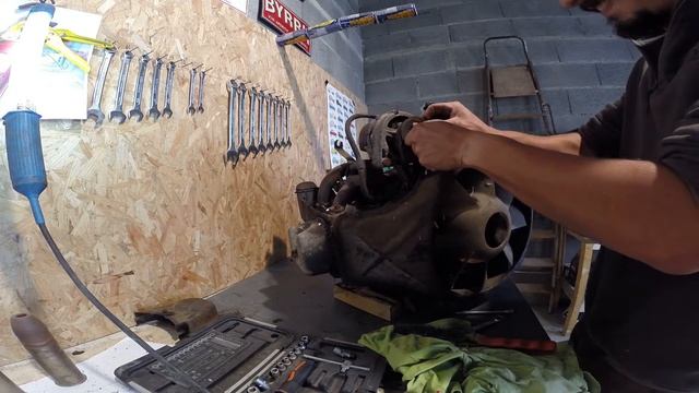 Tutoriel n°2 comment démonter pipe d'échappement d'un moteur de 2cv смотреть онлайн