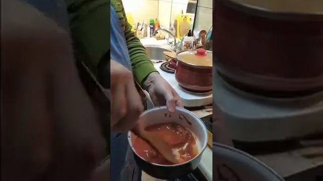 Варим походный быстрый борщ из тушёнки. смотреть онлайн