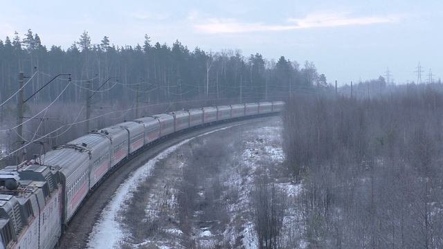 Электровоз ЧС7-242. Искры от токоприемника. / ChS7-242 electric locomotive. Sparks from pantograph. смотреть онлайн