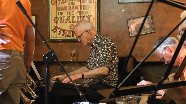 Jurbena Jazz Band - It's Jam Up смотреть онлайн