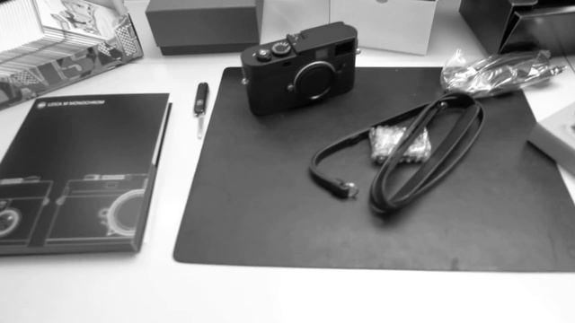 Leica M Monochrom Unboxing смотреть онлайн