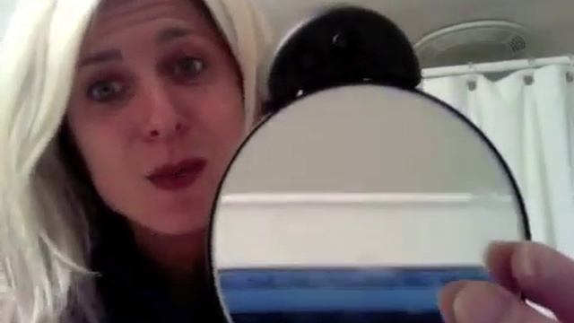 Tweezing Your Eyebrows with Tweezerman смотреть онлайн