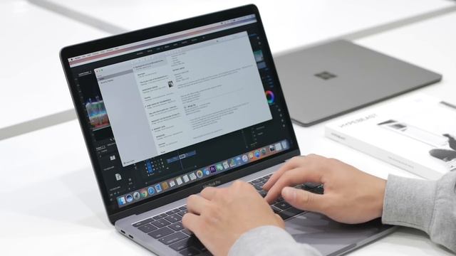 MacBook Pro 13" (2017) vs Microsoft Surface Laptop - Full Comparison! смотреть онлайн
