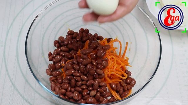 Простой и быстрый салат на праздничный стол. Салат с фасолью, корейской морковью и копченой курицей смотреть онлайн