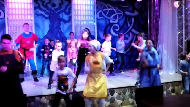 Прихадите в Фэнтези Град смотреть онлайн