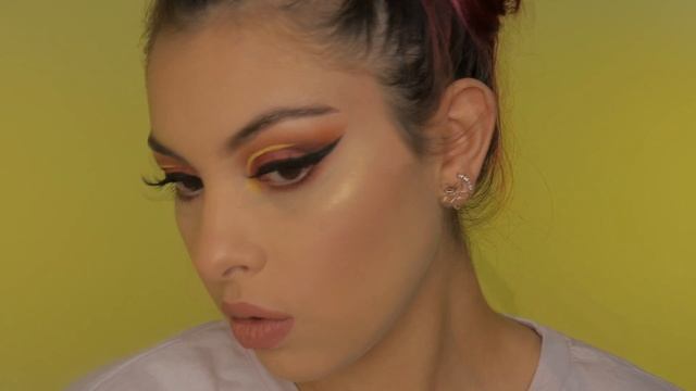 First Impression | KAT VON D 10th Anniversary Metal Crush Highlighter in Gold Skool смотреть онлайн