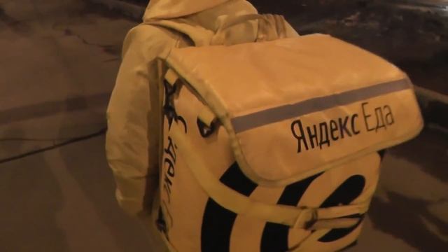 Молча хожу за курьерами Яндекс Еда и Delivery Club смотреть онлайн