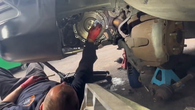 How to Replace a 2009 Ford Focus Clutch | Old School DIY Style with Safety Tips | Less Edited смотреть онлайн