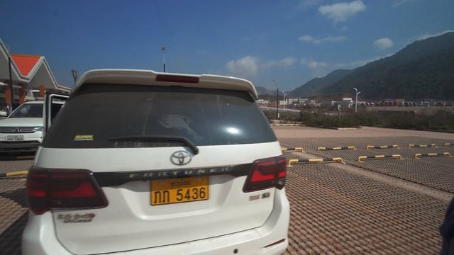 Laos, traveling where no one does: from Vientiane to Boten on the border with China смотреть онлайн