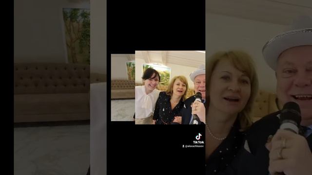 Дорогие жители Люблино, Москвы, России и всего земног шара)))!Примите самые искренние поздравления! смотреть онлайн