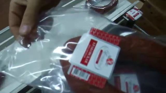 наклейка этикетки на пакет снизу смотреть онлайн