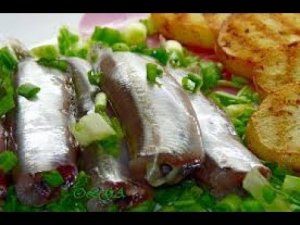 Маринованная мойва.