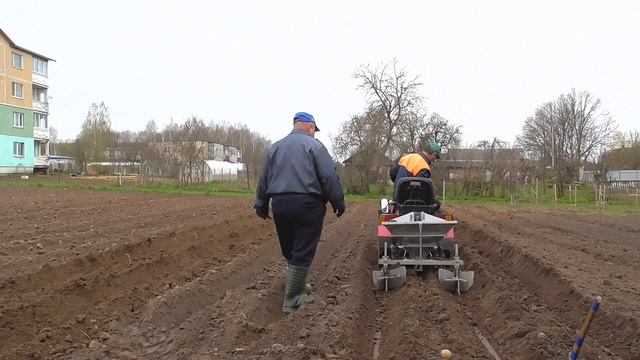 Посадка картошки 2021 мини трактором МТЗ 132н смотреть онлайн