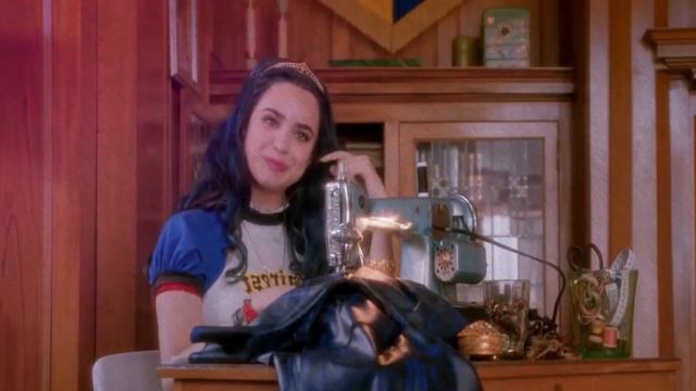 The Troubled Production Of DESCENDANTS 4: THE ROYAL WEDDING смотреть онлайн