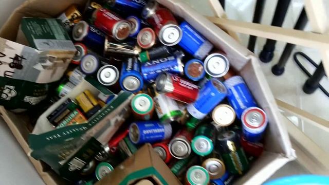 Принесли батареек на утилизацию смотреть онлайн