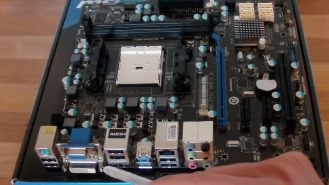 Unboxing & Look at MSI FM2-A75MA-E35 Motherboard смотреть онлайн