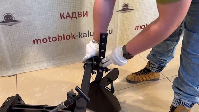 сборка и установка двойного распашника(окучника) и плуга со сцепкой для мотоблока Угра,Ока,Авангард смотреть онлайн